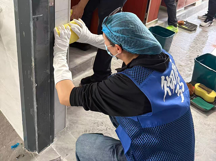 课程实践,贺总、天使部门、跟单部门与其他参会人员清理厕所 课程实践,贺总、天使部门、跟单部门与其他参会人员清理厕所